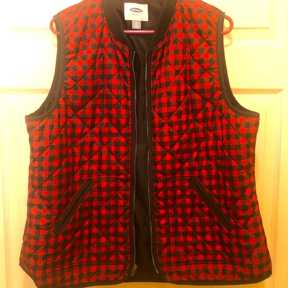Old Navy XL light quilted red and v black checked vest